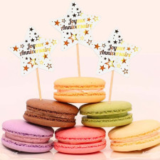 Déco de gâteau d'anniversaire et de mignardises couleur or