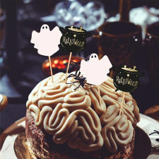 Décoration de gâteau d'Halloween avec fantômes et chaudrons