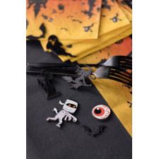 Décoration de table Halloween avec confettis