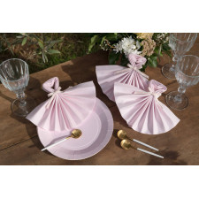 Décoration de table avec serviettes rose pastel Décoration de table avec serviettes rose pastel