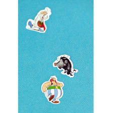 Table anniversaire Astérix et Obélix décorée avec des confettis