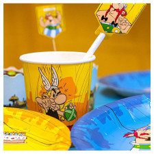 Table anniversaire thème Astérix et Obélix avec verre en carton