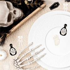 Décoration de table Halloween avec confettis