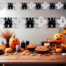 Décoration Halloween avec fantômes et maisons hantées Décoration Halloween avec fantômes et maisons hantées