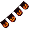Guirlande décorée avec des citrouilles maléfiques effrayantes idéal pour une déco d'Halloween Guirlande décorée avec des citrouilles maléfiques effrayantes idéal pour une déco d'Halloween