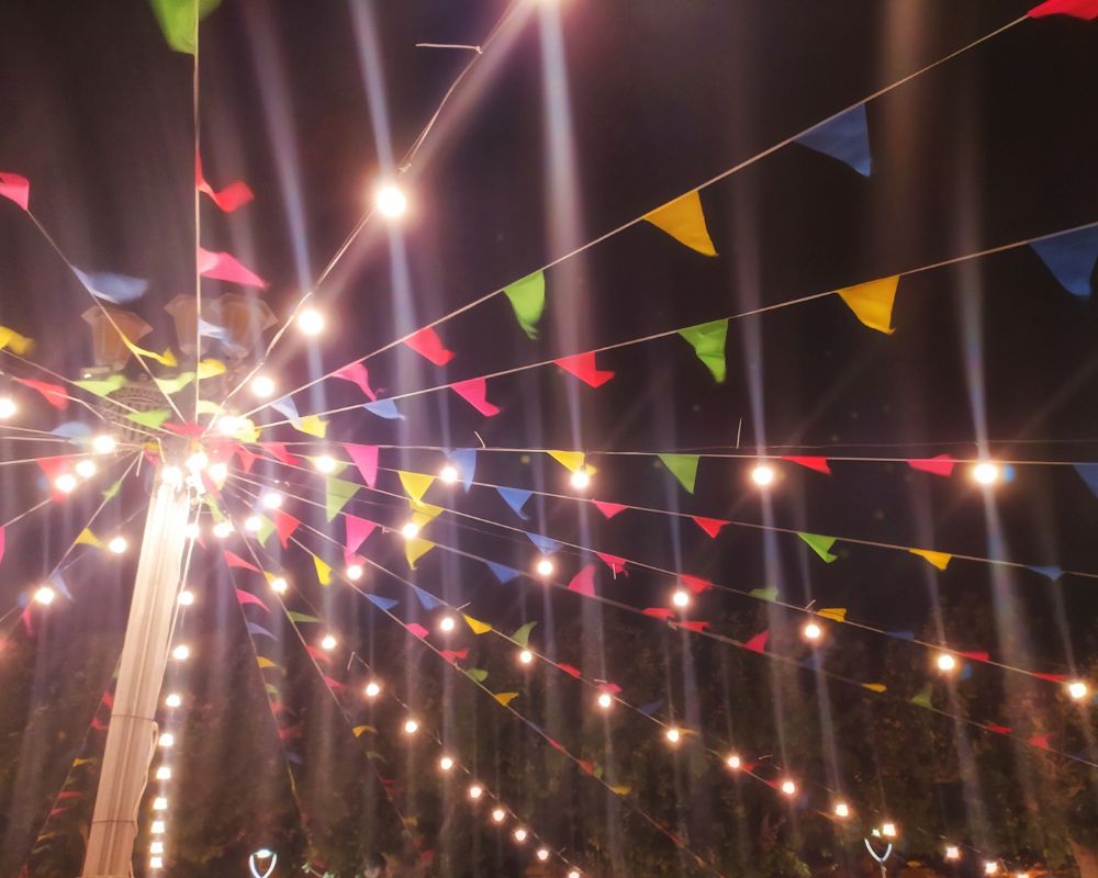 Guirlande lumineuse en extérieur décoration anniversaire